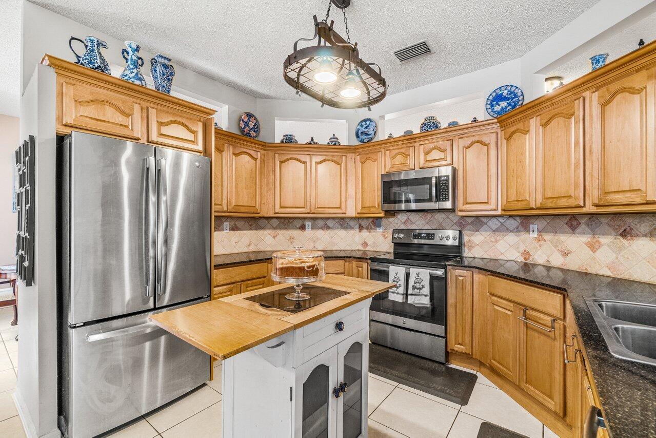 18979 Treble Lane Boca Raton, FL 33498 - Photo 7 of 32 013-18979TrebleLane-BocaRaton-FL-33498-S