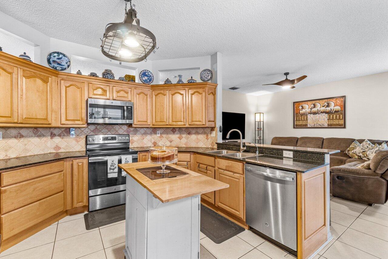 18979 Treble Lane Boca Raton, FL 33498 - Photo 8 of 32 012-18979TrebleLane-BocaRaton-FL-33498-S
