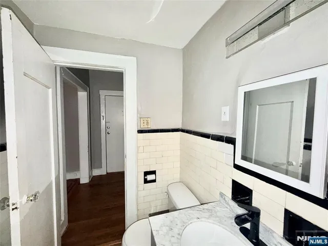 $1,300 | 17 Elwood Place, Unit 102, Newark, NJ 07104