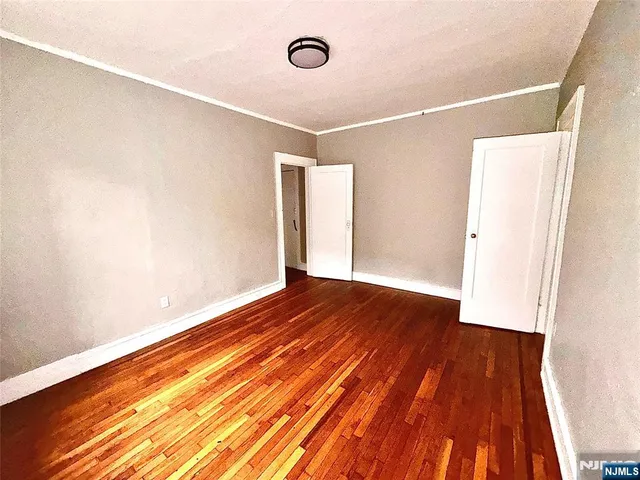 $1,300 | 17 Elwood Place, Unit 102, Newark, NJ 07104