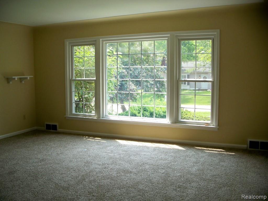 426 Hillview Street Rochester, MI 48306 - Photo 3 of 22 LIVING ROOM WITH PICTURE WINDOW