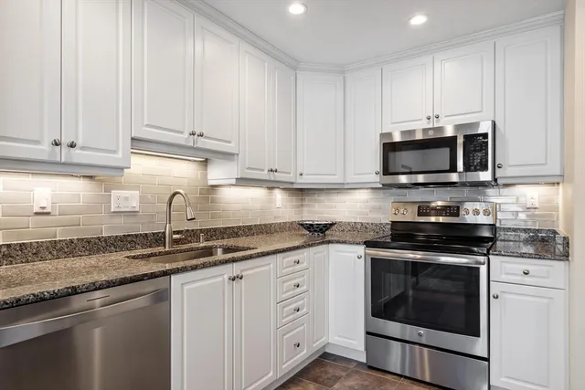 $824,000 | 22 Center Village Drive, Unit 22, Concord, MA 01742