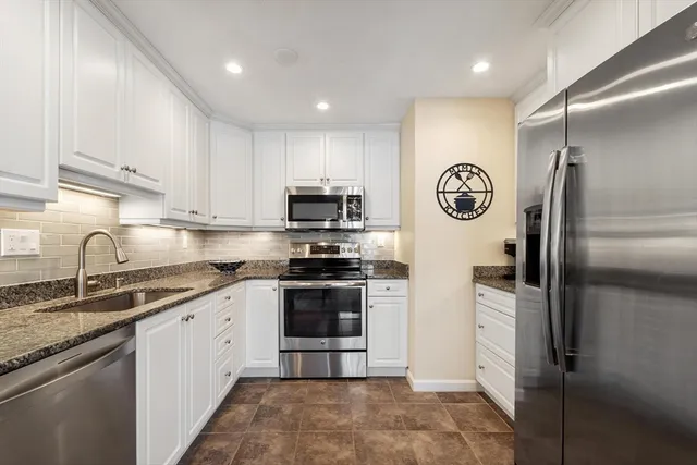 $824,000 | 22 Center Village Drive, Unit 22, Concord, MA 01742