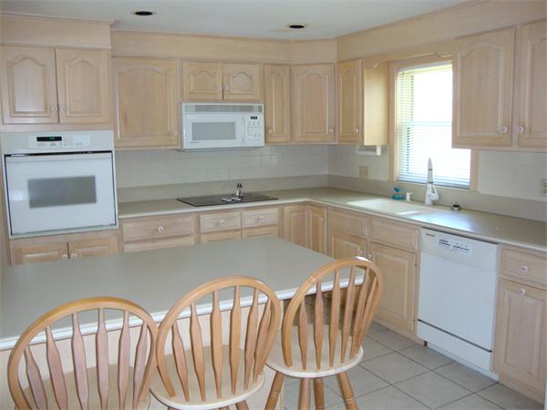 21 Venus Drive Worcester, MA 01605 - Photo 2 of 13