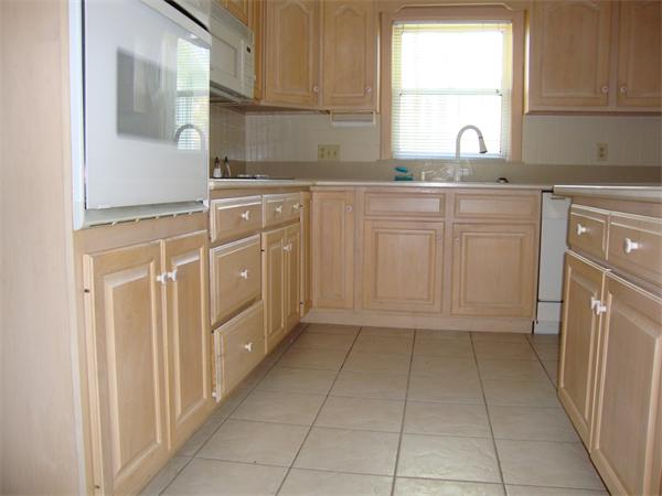21 Venus Drive Worcester, MA 01605 - Photo 3 of 13
