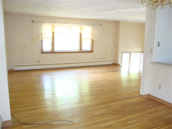 21 Venus Drive Worcester, MA 01605 - Photo 4 of 13