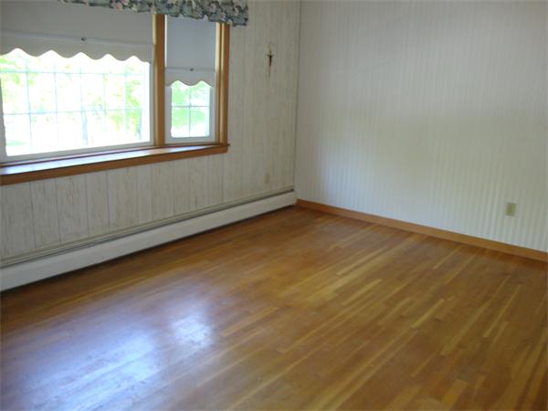 21 Venus Drive Worcester, MA 01605 - Photo 7 of 13