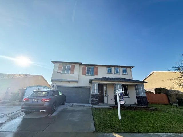 $495,000 | 3935 East Myrtle Avenue, Visalia, CA 93292