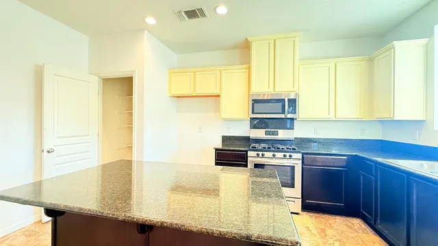 $495,000 | 3935 East Myrtle Avenue, Visalia, CA 93292