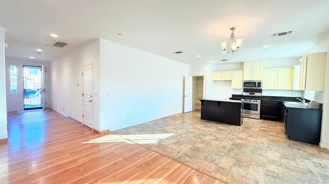 $495,000 | 3935 East Myrtle Avenue, Visalia, CA 93292