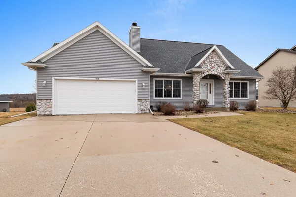 $393,700 | 210 Kettle Ridge Circle, Glenbeulah, WI 53023