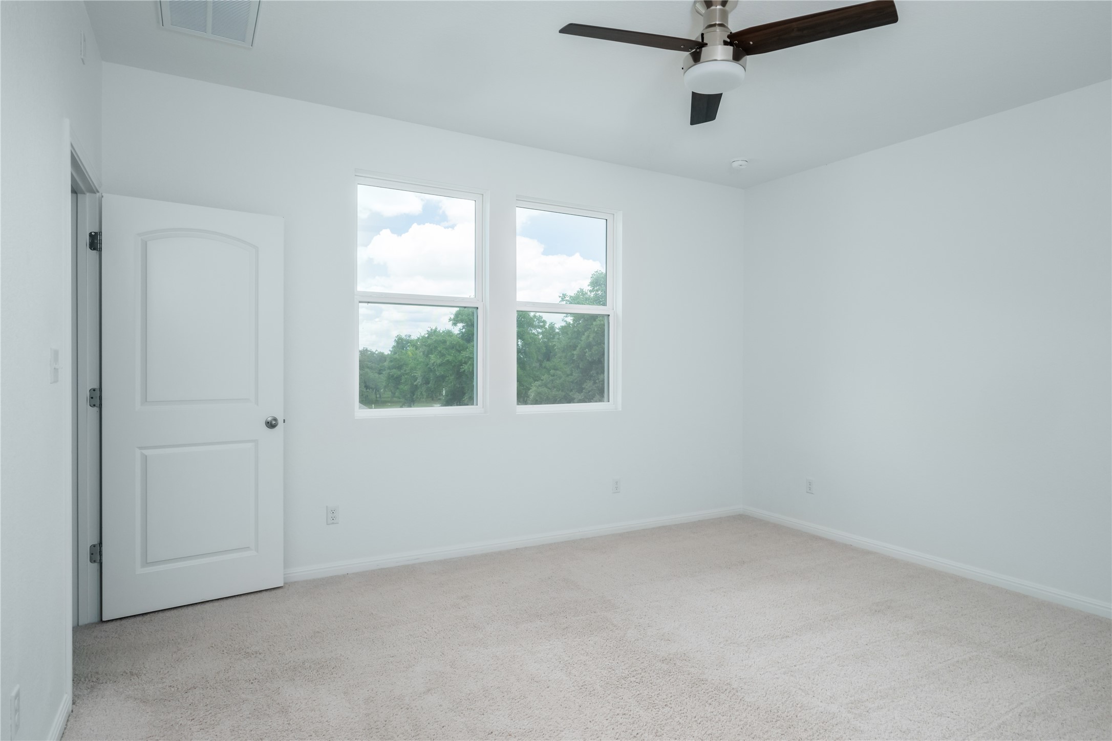 2540 Acoma Lane Leander, TX 78641 - Photo 16 of 26 an empty room with windows
