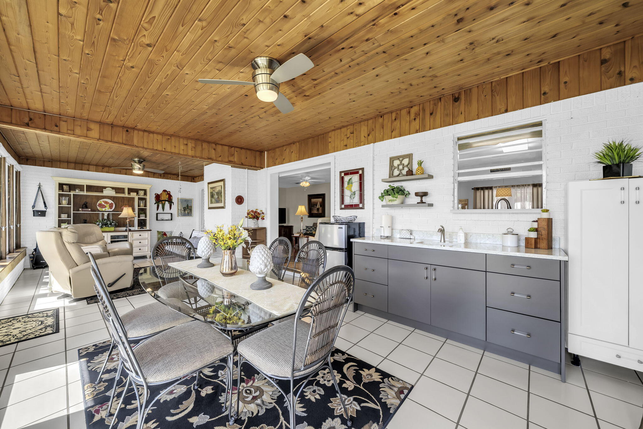 136 Country Club Road Shalimar, FL 32579 - Photo 39 of 83 136 Country Club Rd_Florida Room
