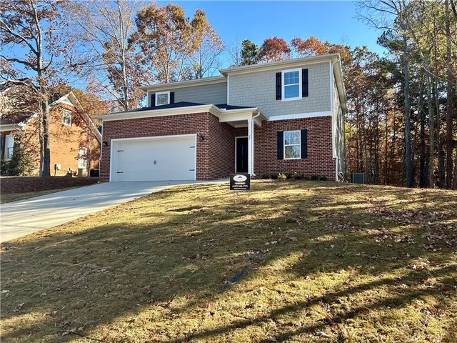 a view of a house with a yard