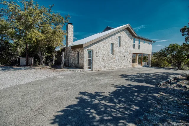 $799,000 | 190 Bluebonnet Drive, Concan, TX 78838