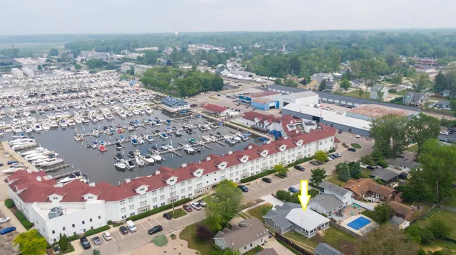 $949,000 | 340 North Berrien Street, New Buffalo, MI 49117