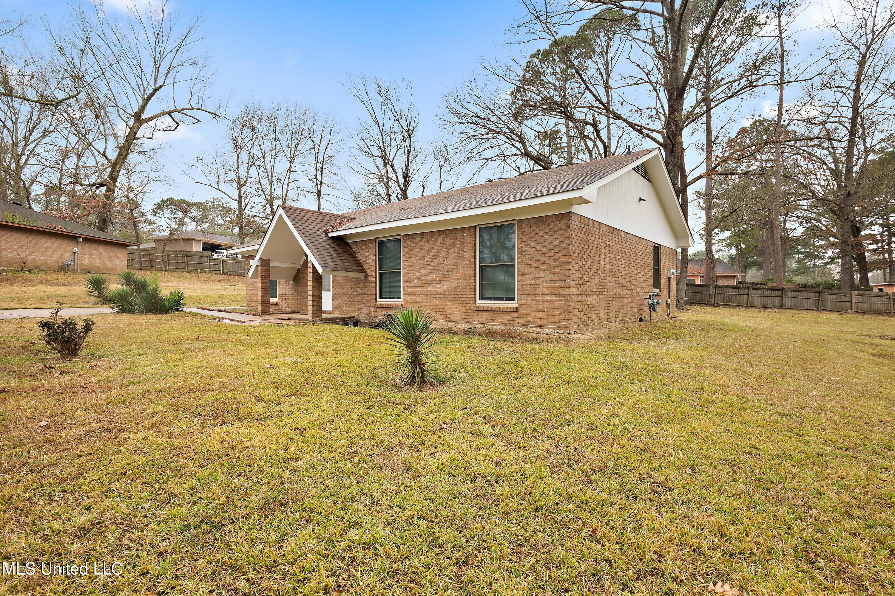 18 Begonia Court Jackson, MS 39206 - Photo 2 of 12 2xtige117r
