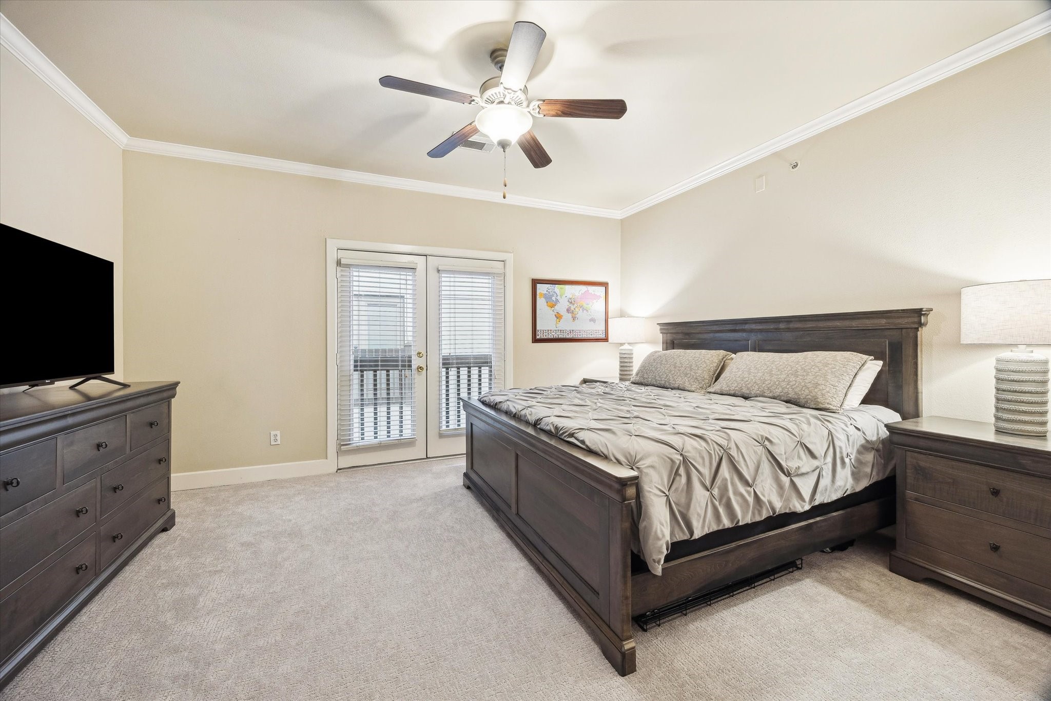 1342 Rutland Street, Unit 203 Houston, TX 77008 - Photo 15 of 20 a spacious bedroom with a bed and a flat screen tv
