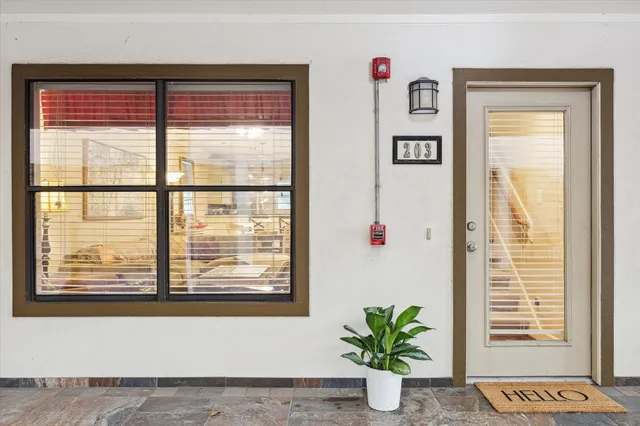 a view of entryway with a potted plant
