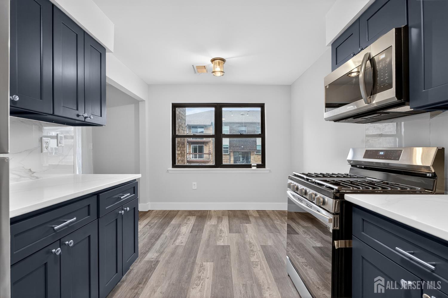 1518 Raspberry Court Edison, NJ 08817 - Photo 3 of 22