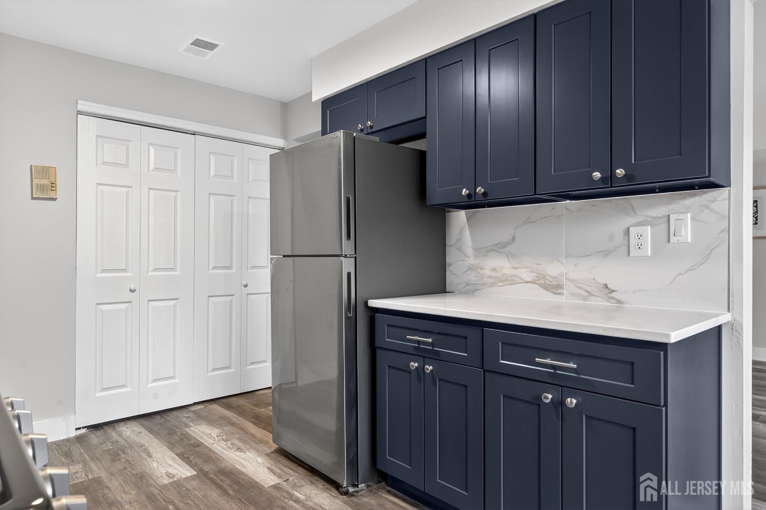 1518 Raspberry Court Edison, NJ 08817 - Photo 6 of 22