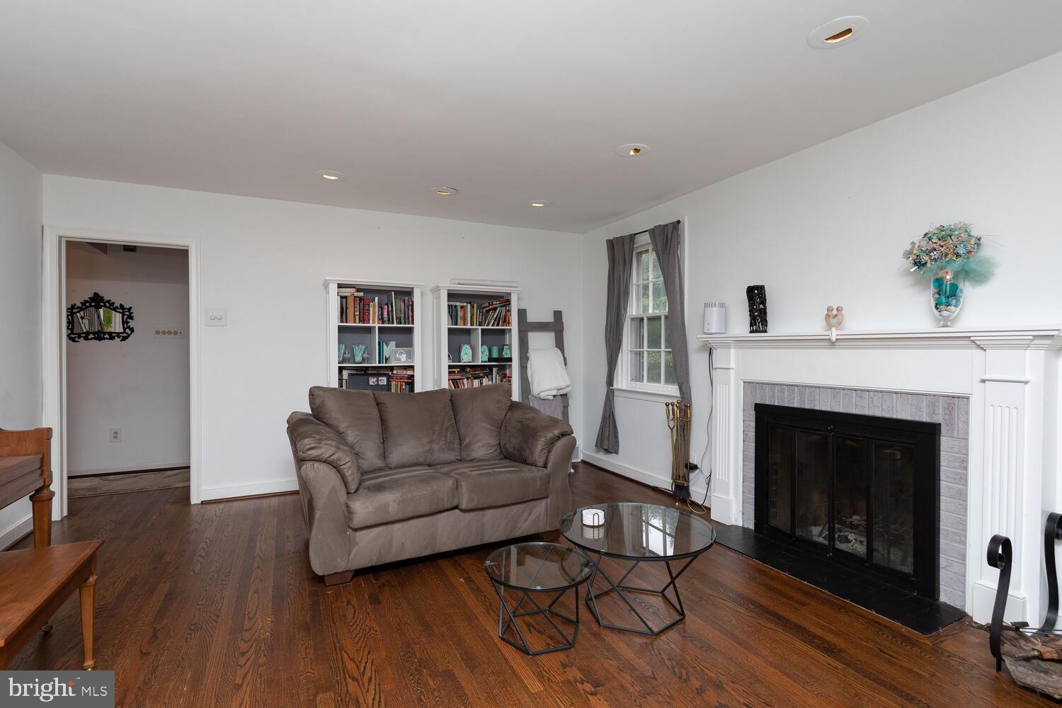 1109 Coventry Road Cheltenham, PA 19012 - Photo 3 of 37 Living Room