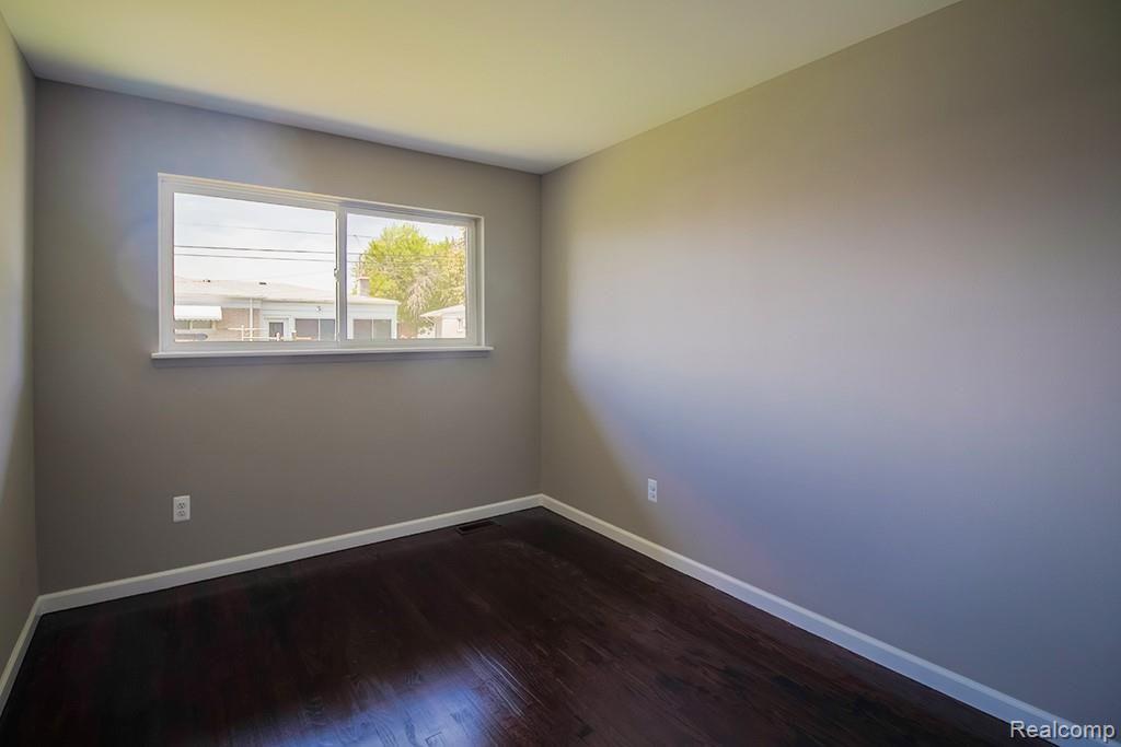 25039 Rubin Road Warren, MI 48089 - Photo 10 of 22 25039 Rubin Rd-10.jpg