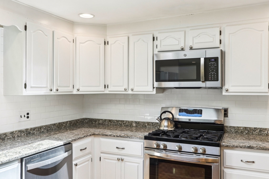 181 High Plain Road Andover, MA 01810 - Photo 4 of 26 Gallery Image 4