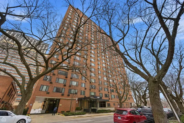 $175,000 | 3100 North Lake Shore Drive, Unit 1313, Chicago, IL 60657