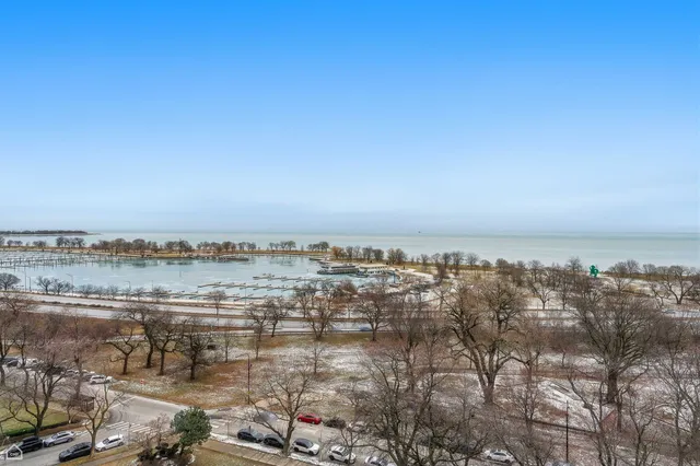 $175,000 | 3100 North Lake Shore Drive, Unit 1313, Chicago, IL 60657