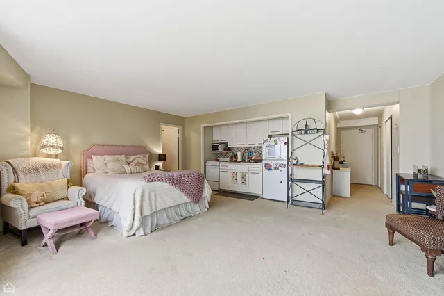 $175,000 | 3100 North Lake Shore Drive, Unit 1313, Chicago, IL 60657