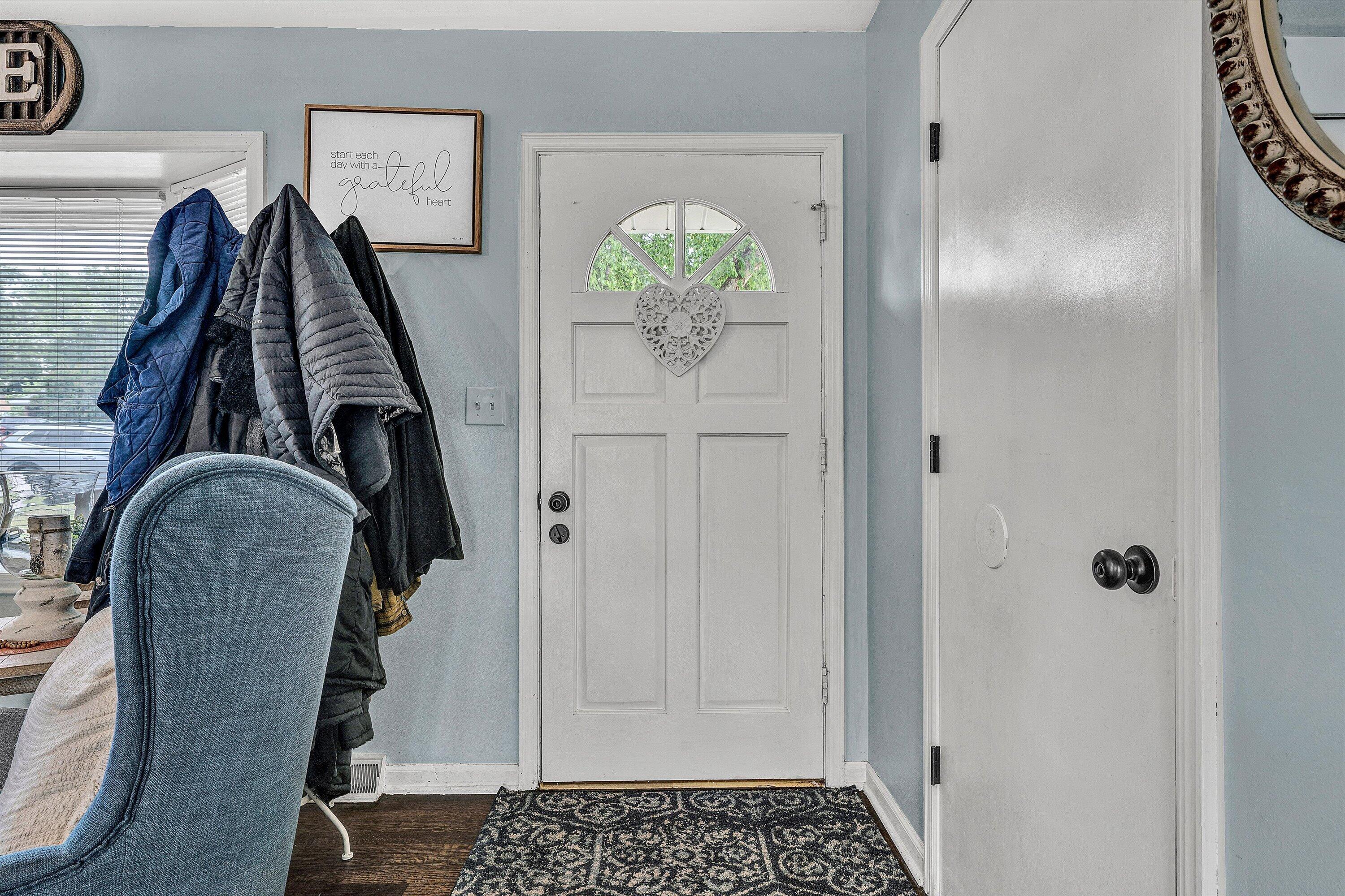 509 Water Oak Road Roanoke, VA 24019 - Photo 5 of 29 05-DSC05290