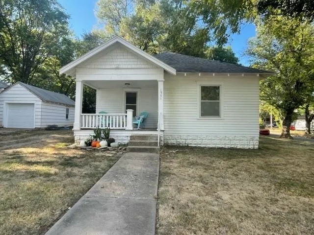 $88,900 | 1501 East 2nd Avenue, Winfield, KS 67156
