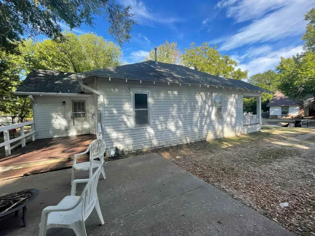$88,900 | 1501 East 2nd Avenue, Winfield, KS 67156