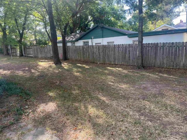 $88,900 | 1501 East 2nd Avenue, Winfield, KS 67156