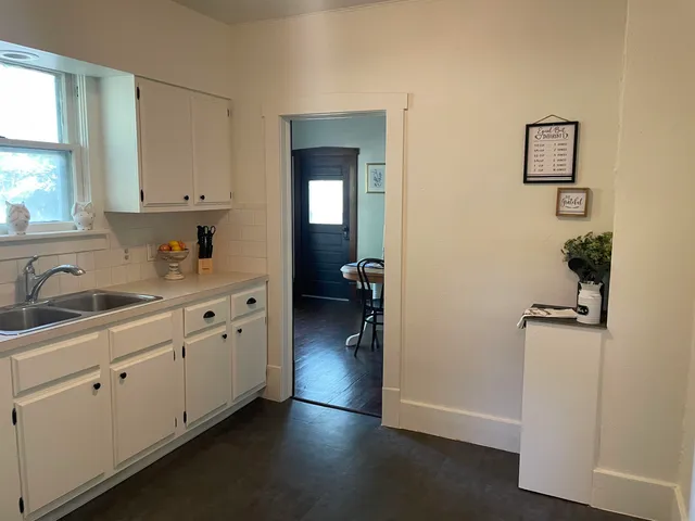 $88,900 | 1501 East 2nd Avenue, Winfield, KS 67156