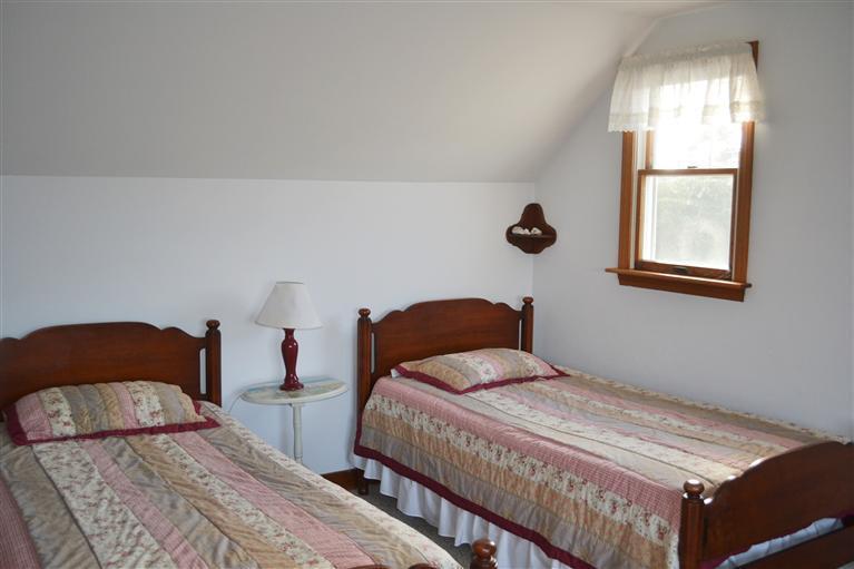 460 Summit Avenue Eastham, MA 02642 - Photo 14 of 25 a bedroom with a bed and a window