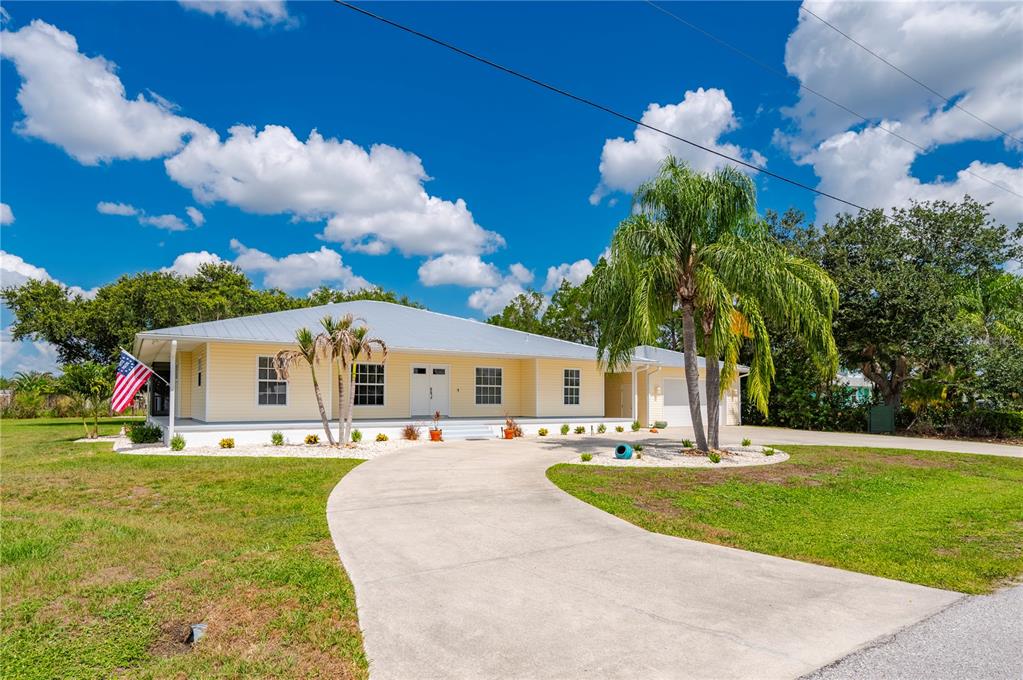 569 Rio Vista Avenue Punta Gorda, FL 33982 - Photo 1 of 100