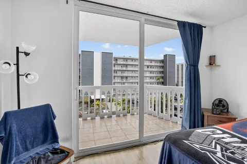 $165,000 | 400 Northeast 12th Avenue, Unit 405, Hallandale Beach, FL 33009