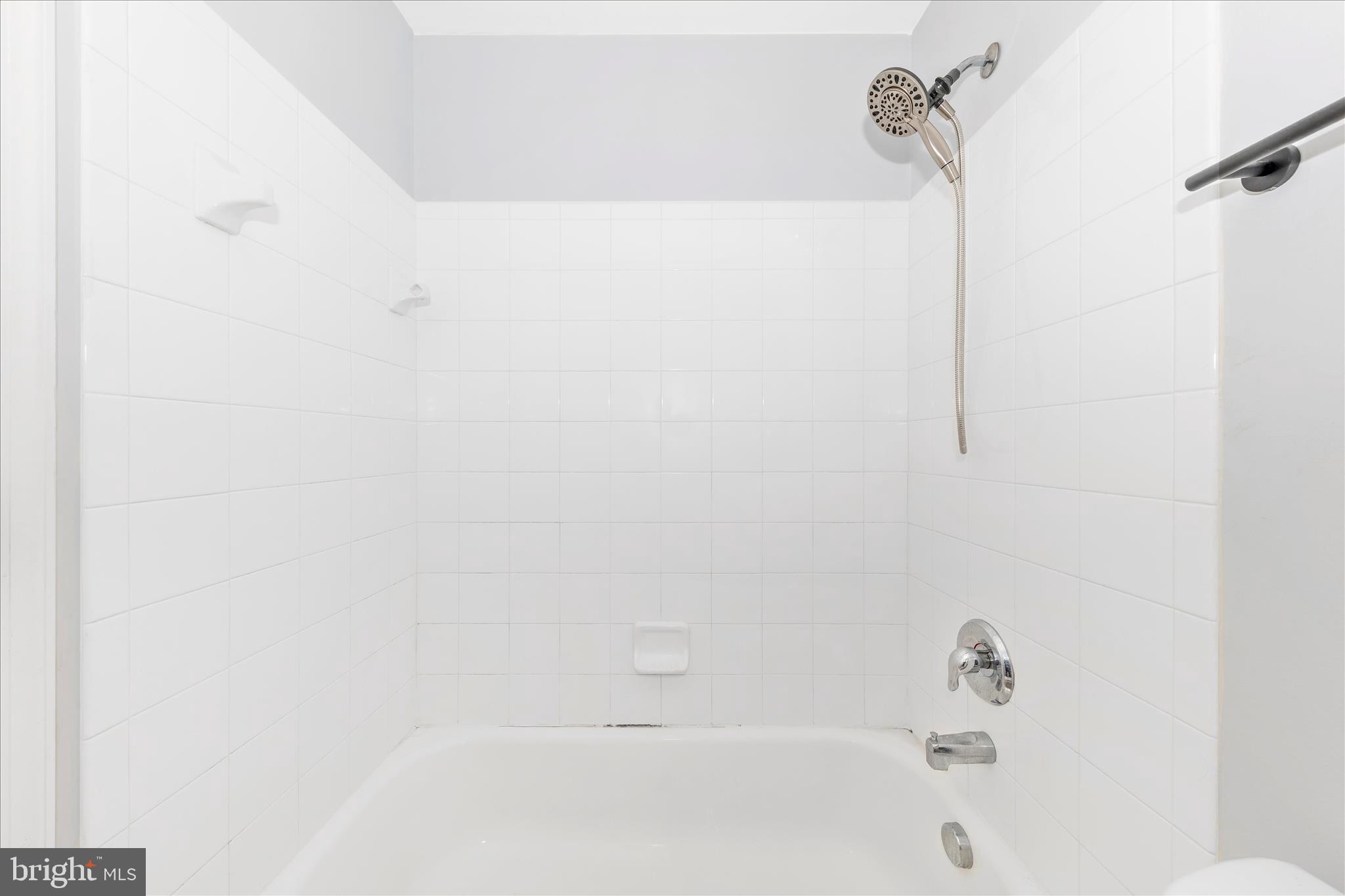 1812 Reading Court Mount Airy, MD 21771 - Photo 34 of 43 a bathroom with a bathtub