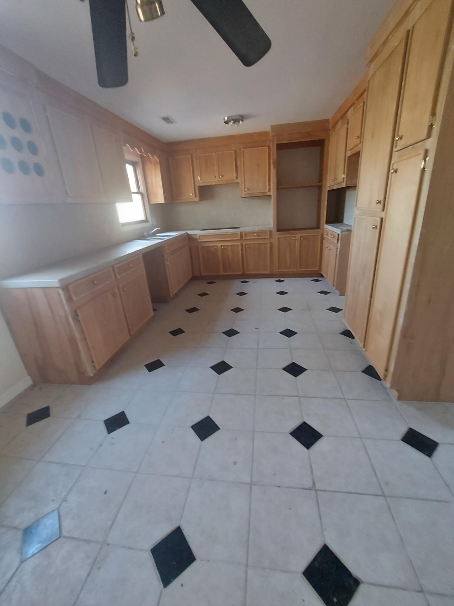 2204 Rifle Range Road Mount Pleasant, SC 29466 - Photo 2 of 7 Kitchen