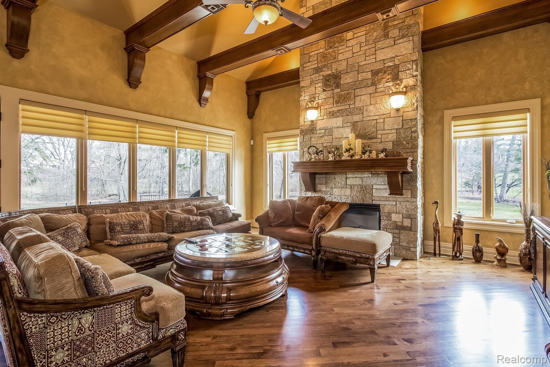 1310 Orchard Ridge Road Bloomfield Hills, MI 48304 - Photo 15 of 52 14 - FAMILY ROOM.jpg