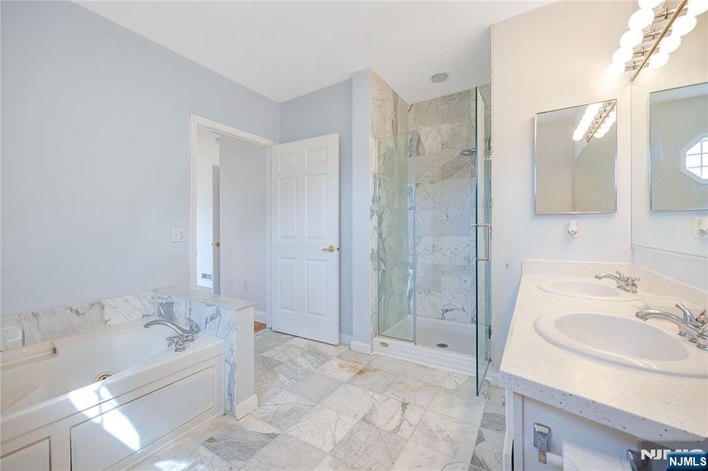 337 The Promenade, Unit 337 Edgewater, NJ 07020 - Photo 17 of 28
