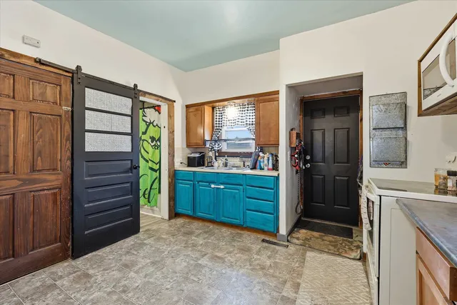 $205,000 | 405 East Pine Street, New London, WI 54961