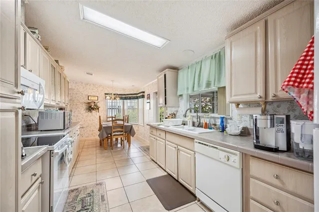 $195,000 | 6335 Grove Pointe Dr S East, Winter Haven, FL 33884