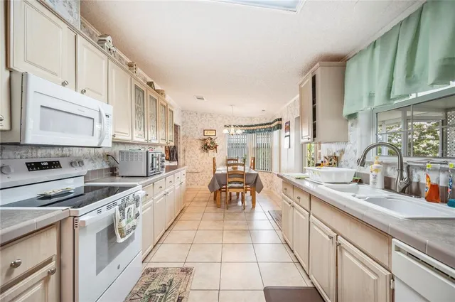 $195,000 | 6335 Grove Pointe Dr S East, Winter Haven, FL 33884