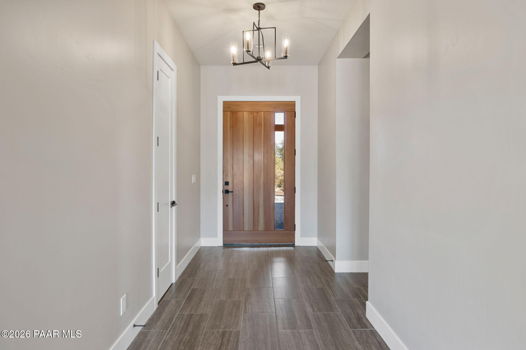9529 North Bridle Ridge Road Prescott, AZ 86305 - Photo 9 of 43 8-Foyer