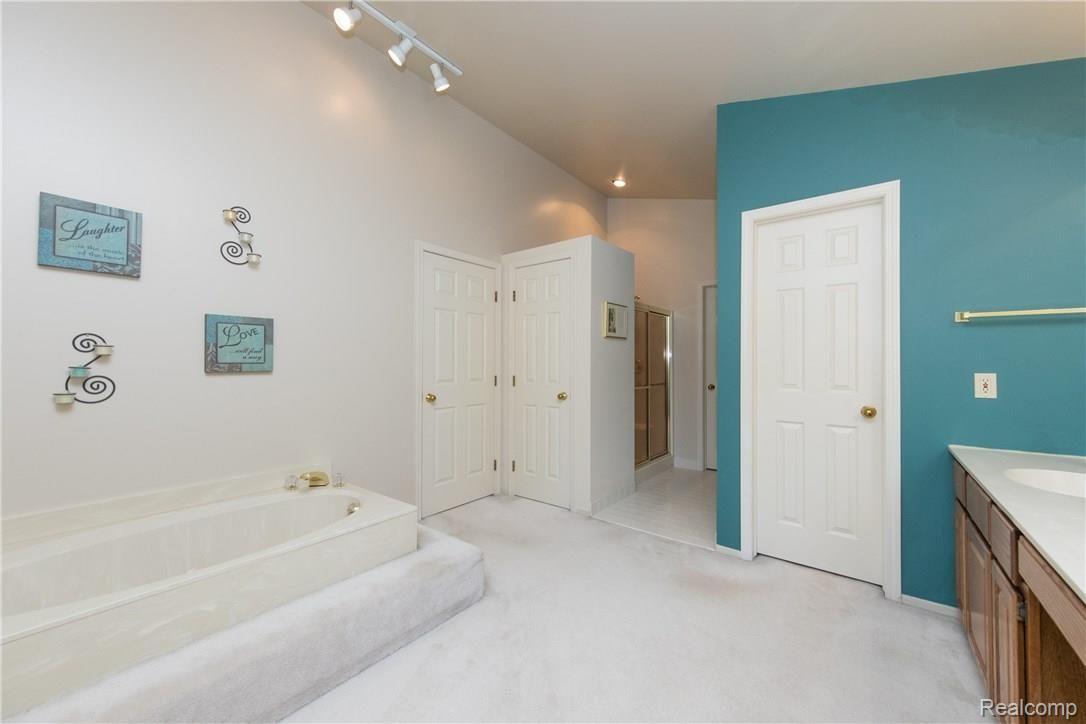 1158 Sandy Ridge Drive Rochester, MI 48306 - Photo 21 of 33 Very Spacious En Suite