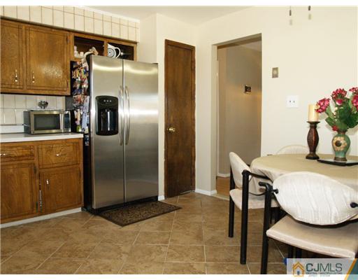 16 South Rhoda Street Monroe Township, NJ 08831 - Photo 4 of 25 Gallery Image 4