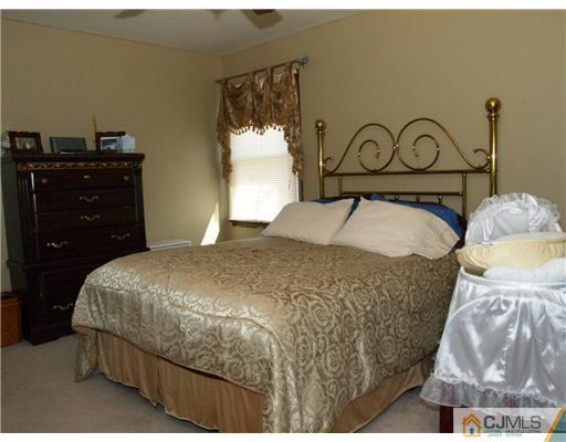 16 South Rhoda Street Monroe Township, NJ 08831 - Photo 5 of 25 Gallery Image 5